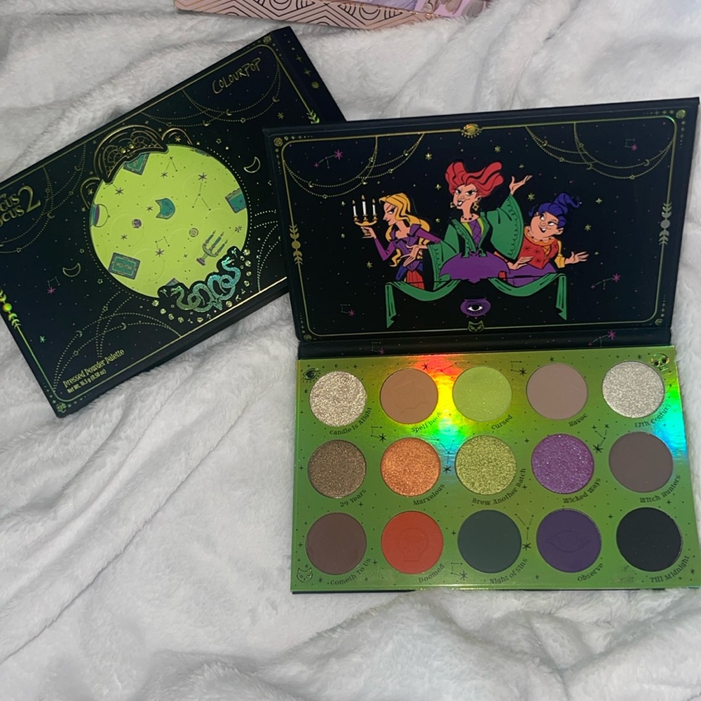 Hocus Pocus 2 pressed powder eyeshadow palette💚😍